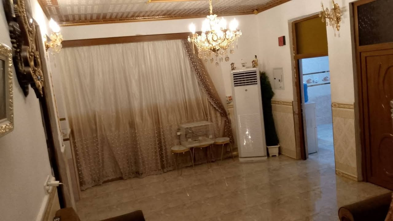 السلام عليكم ورحمه الله وبركاته دار لبيع مساحه ١٥٠متر بناء حديث وكامل مكمل درجه اولى كله سيراميك قاط اول مطبخ استقبال صاله غرفه مجمع صحيات منور قاط ثاني غرفتين وصاله مكاني بعقوبه شفته قرب اسواق امير الباوي خدمات كامله ماء كهرباء تبليط سعر ب١٠٠وبي مجال بسيط هاذا رقمي ***********
