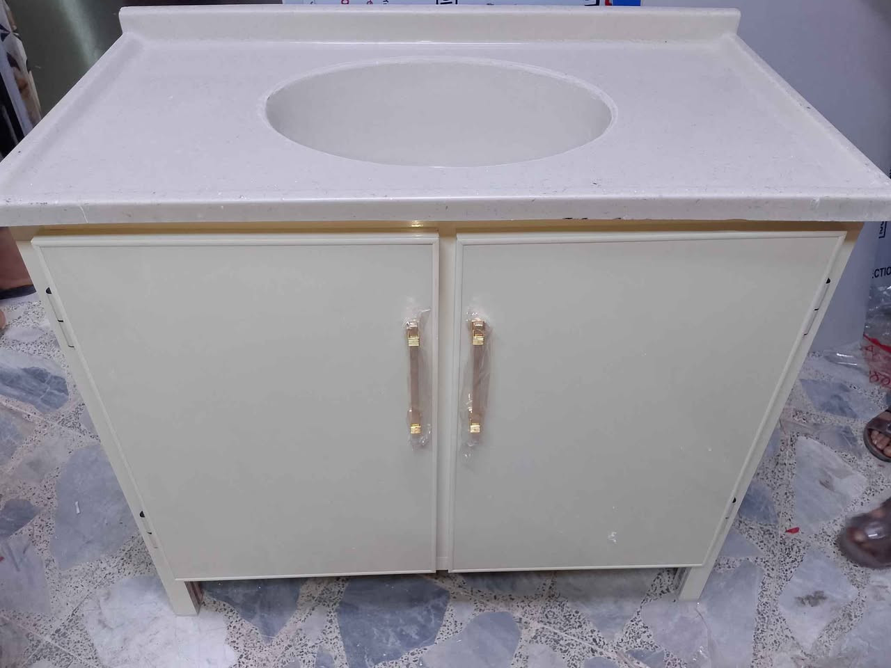 سنك متر مرمر سعر 140 جديد مقوى بجسور تحت الارضيه والرف مغلف بلاستيك من الداخل ضد الماء توصيل موجود جميع مناطق البصره حجز وتساب *********** البصرة, العراق
