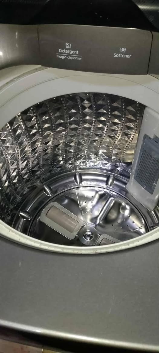 تخم ديوان 18 مقعد و 8 قطع سعره 200 مثل الصور وغساله سامسونج 18 كيلو سعره 250 وسخان صغير 30 ميز طعام مع ثلاث كراسي ب 60 الشراي يتصل ع رقم 

‭0776 290 4332‬
