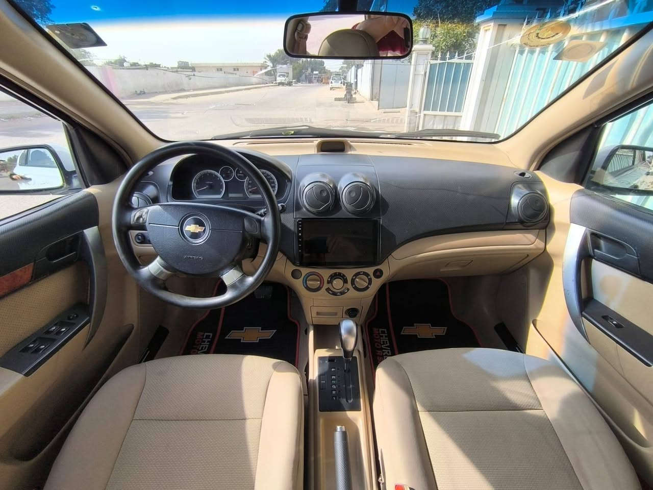 افيو 2011 وارد خليجي محرك مفتوح.
تخم تاير جيد 
صدر جيد جدا
جام كهربائي .سنتر لوك
تبريد + تدفه
سنويه 2026  باسمي رقم دولي  بغداد
صبغ حزام للجماليه 
للاستفسار على رقم واتساب 
***********
السعر 69 بيه مجال حك جيه مكاني بغداد
