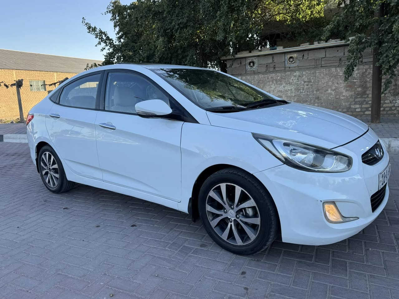 السلام عليكم اكسنت 2015خليجي مكفولة  من الضربه والتبديل والفتح صبغ جاملغ فقط سونار موضح 
رقم بابل دولي هزه وسنويه جديده مكينه 1600دوش 
مامفتوحه كير مامفتوح عل شركه فول موصفات فتحه سقف ويل كروم شاشه كامره تحكمات اشاير بلمري ماشيه 150الف سيارة جاهزه مال جناي مكاني كربلاء 
السعر 109مجال بسيط جدا ***********
