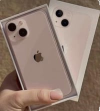 ايفون 13 عادي لون وردي  ذاكره 128 بطاريه 80  السعر 400 الف  واتساب 075...