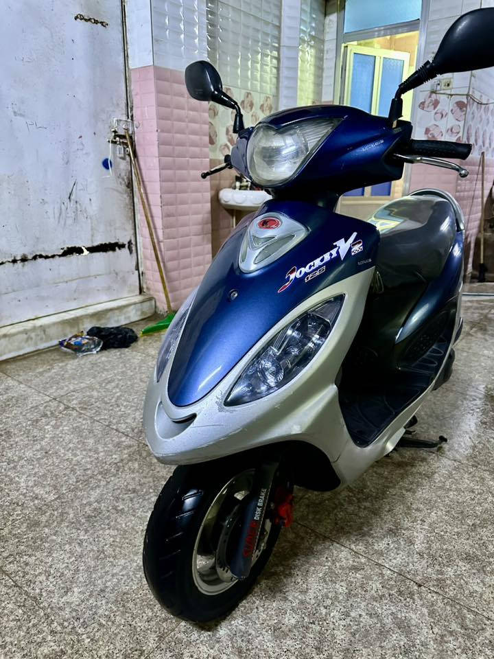 دراجة كامكو V2 ياباني ما مفتوحه ولا مصلحه ولا اي شي بيه كامله كهربائيات وكلشي دهن كل 15 يوم يتبدل 
سعر 975 الف وبيه مجال لشراي وبل عافيه علية الي ياخذه 
مكاني شطرة 
اتصال او واتساب ***********
