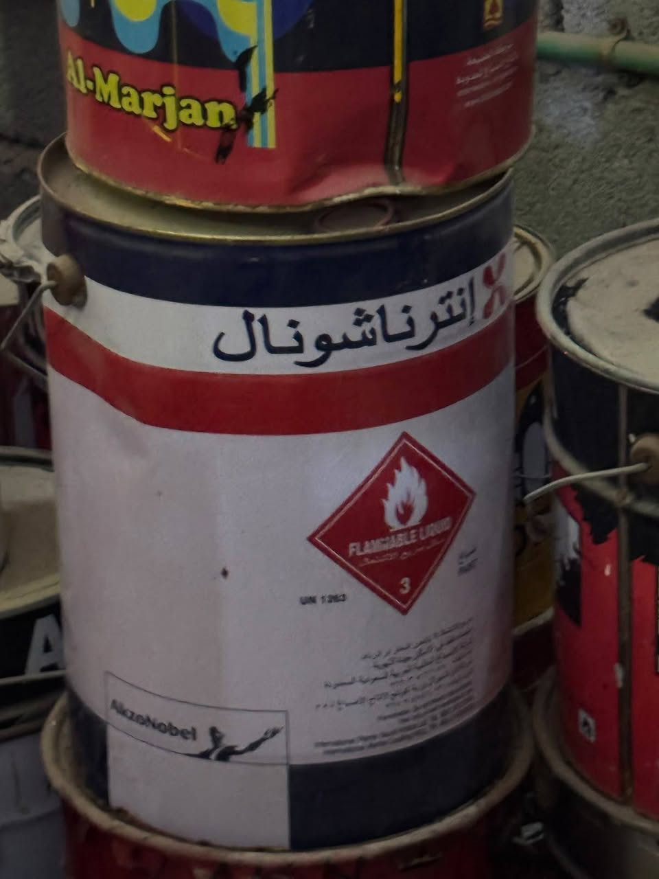 السلام عليكم موجود صبغ كميات جملة ومفرد للستفسار  ***********انواع الشركات جوتن وغيرة باسعار مناسبة
