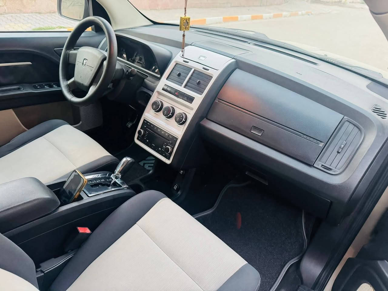 مستعجل جورني 2010 بصره بأسمي مكانها ذي قار مكفولة كفاله من الضربه والصبغ وابارد بس بيها خياس أقل الاصبع بلباب محرك 3500 المرغوب سياره كامله مكمله السعر 105 
للاستفسار اكثر ‏‪0788 293 3612‬‏
