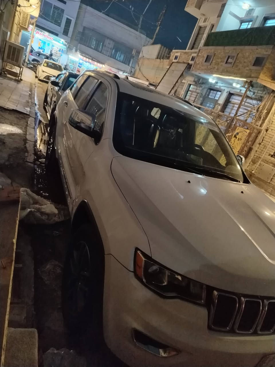 سلام عليكم عندي جيب للبيع
١ سياره جيب شيروكي لمتيت
٢ بنرامه في السكف
٣ ٤٪٤ محرك ٣٦٠٠
٤ قياده ذاتيه رادار امامي
٥ الويل ١٨ طارات وسط
٦ الكوشن جلد
٧ حساس خلفي كامره ثلاثي
٨تدفئه كوشن تدفئه تبريد امامي خلفي
٩صندوق كهربائي
١٠ ماشيه ٥٢ الف ميل
١١موديل ٢٠٢٠تشغيل عن بعد
١٢ ضرر تبديل جاملغ امامي مع صبغ   باب السائق تبديل مؤسسه الباب الخلفي تصليح بسيط جدا
١٣ سعر   ٥٠٠ /٢٧ الف دولار                                                    ***********.14    
15 بغداد الطوبجي
