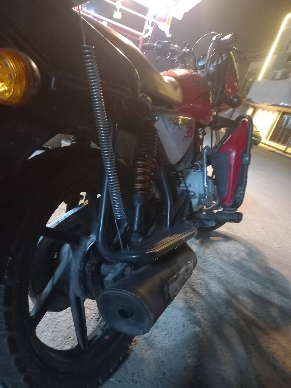 سلام عليكم بوكسر رقم وسنويه بسمي موديل 21شهر 11 سعر 1900 بغداد حي الاعلام ***********
