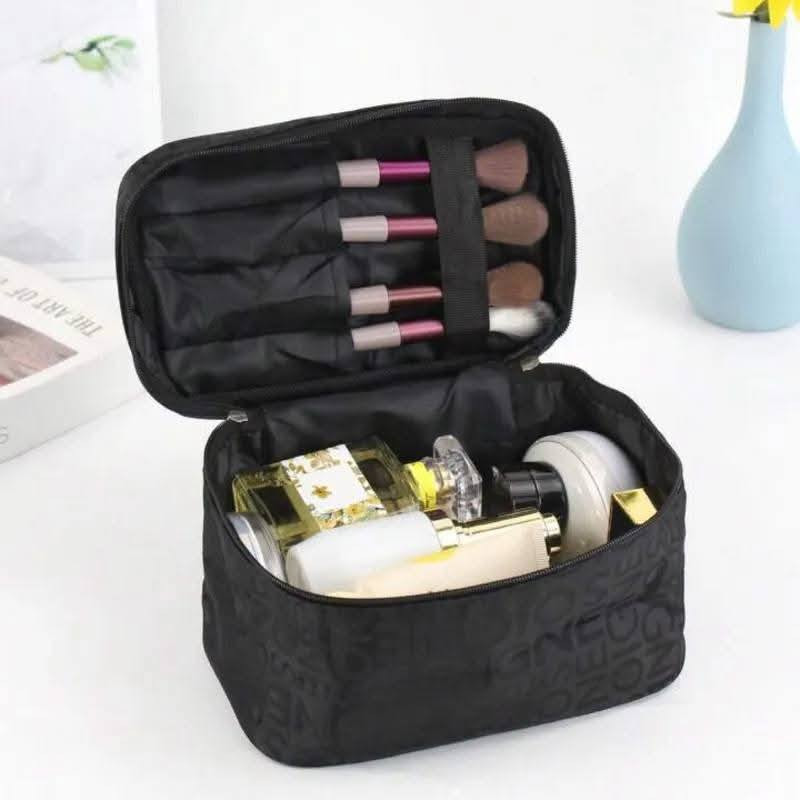 حقيبة مستحضرات تجميل
لون أسود


**إذا كنت صاحب هذا الإعلان وتريد حذفه لأي سبب، رجاءا أرسل رسالة إلى الدعم الفني**