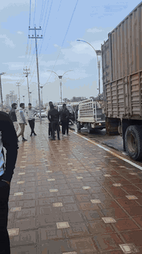 كادر عمال         ((كربلاء))

تفريغ حاويات تحميل 
تصعيد مواد بناء🧢
تفليش🤺
حفر🏗🏚
رفع الانقاض🏤
اي شي عندك بس خابرنه 
***********
***********
