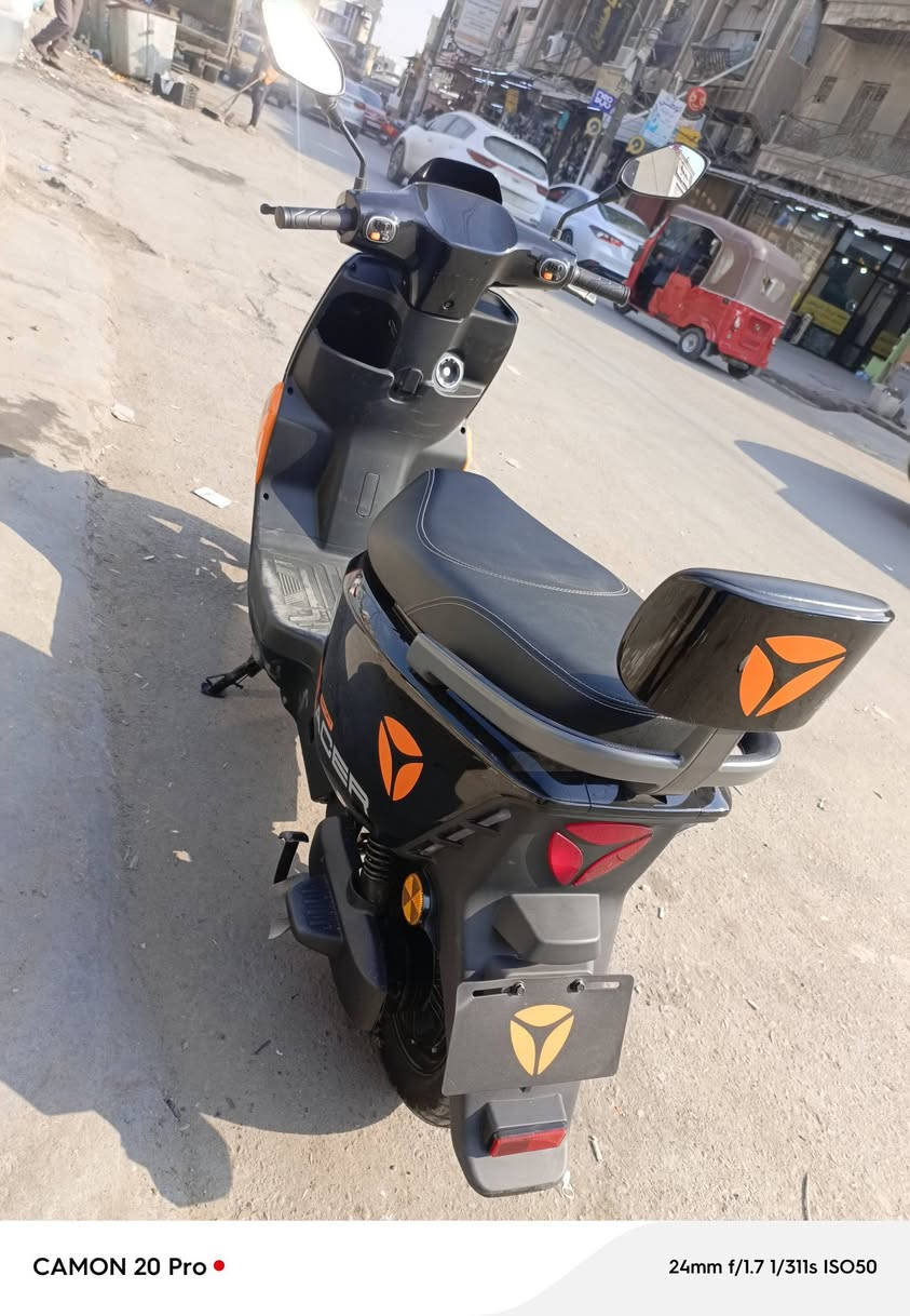 دراجه شحن يادي جديدة صارله شهرين نازله السعر 700 وبيه مجال بسيط *********** للتواصل خط واتساب موجود
