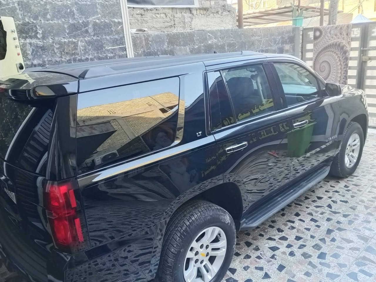 تاهو ٢٠١٧ سيارة جديده ١٧٠ ماشية حادثها موجود بالصور لا ارباك ولا شاصي ولا دواخل كله سليم رقم بغداد بأسمي 
***********
