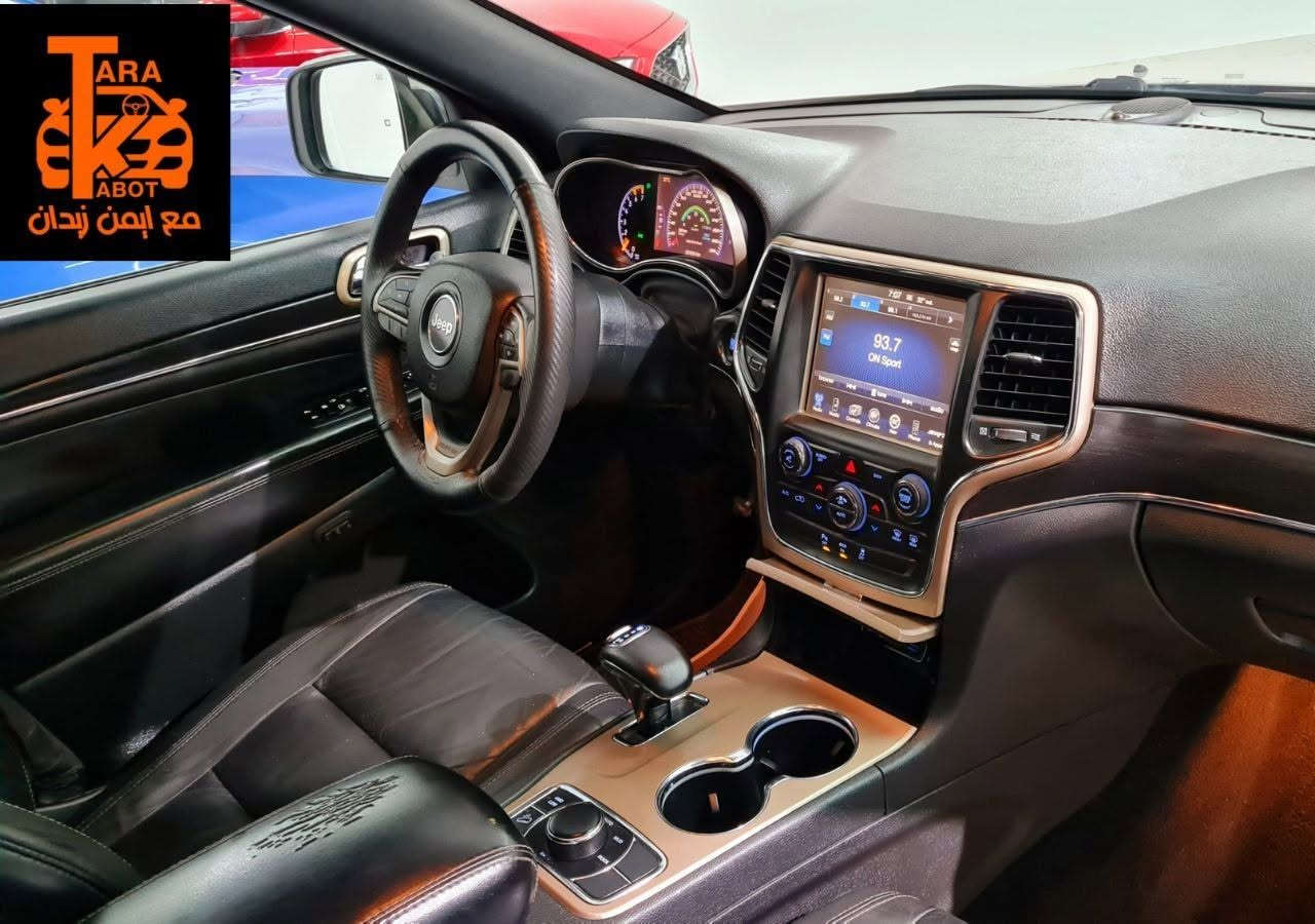 جيب جراند شيروكي GRAND CHEROKEE //
Limited ..... 👌
 موديل 2014 // دفع رباعي 4X4 👌 أعلى فئة
ماتور 5,700 CC // أوتوماتيك 
8 سليندر 

🔥حالة ممتازة / اللون الفضي المدخن 🔥
🔵العداد 230 الف كيلو ...
🔵صيانات منتظمة بالكامل👌
🔴فابريكا بالكامل  ...
(عدا رفرف أمامي يسار وباب خلفي يمين)

🔴السيارة لا تحتاج إلى أي مصاريف نهائيآ...
(بدون اي ملاحظات ماتور ✅️ عفشة ✅️ فتيس ✅️
((بحالة ممتازة))
⭕️حالة الصالون ✅️ممتازة  // ⭕️ الفرش الداخلي ✅️بحالة ممتازة
⭕️حالة الطابلوه ✅️بحالة ممتازة
⭕️ النظافة العامة للسيارة ✅️بحالة ممتازة
🛞الإطارات بحالة جيدة
( إنتاج 2023 )

🔵زجاج جانبي وخلفي ملون
💳 رخصة شهرين // مرور مدينة نصر 🏦
🚩المعاينة // التجمع الأول - القاهرة⚫️👌


**إذا كنت صاحب هذا الإعلان وتريد حذفه لأي سبب، رجاءا أرسل رسالة إلى الدعم الفني**