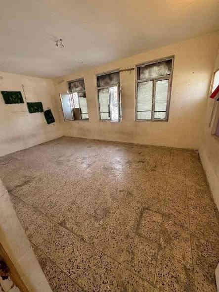 💎 للإيجار في السيدية 💎
📢 منشور رقم: ((464))
🏠 مكتب المتحدة للاستثمار العقاري
بيت ركن 350متر 💒 طابقين (( تجاري )) على شارع 30 متر
يتكون من:
💠 5 غرف نوم 
💠 صالة واسعة
💠 مطبخ معزول
💠 خدمات عدد 2
يصلح مدرسة او معهد تدريسي او روضة او  شركة او مركز تجميل 

📍 الموقع: السيدية  شارع الأمن

————————————
📞للاستفسار:☎️ ***********

📍 موقع المكتب:
 السيدية – قرب  مجمع السفير 

🏢 المتحدة للاستثمار العقاري
