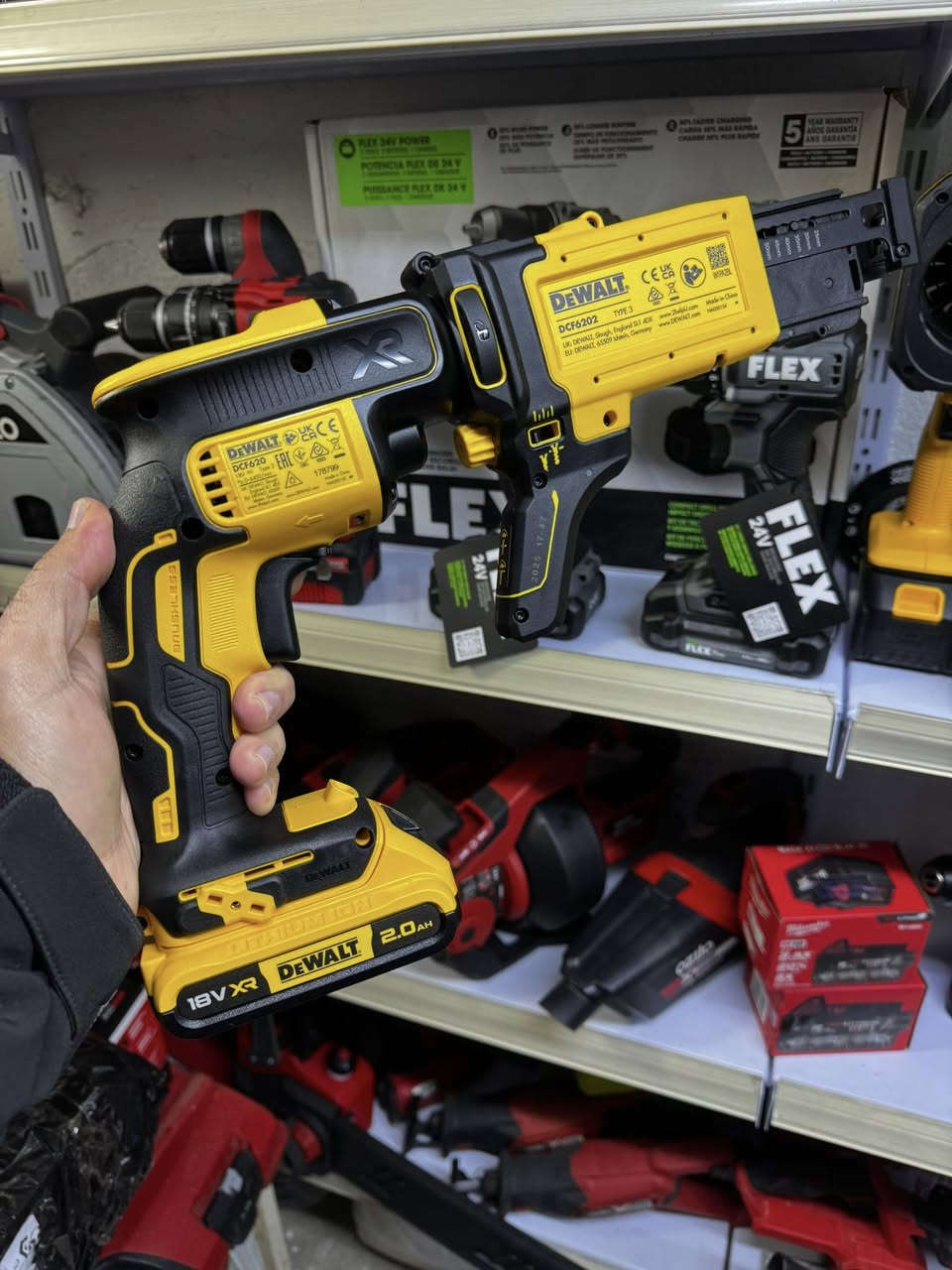 سلام عليكم اخوان 
دريل DEWALT  جبسن بورد ديكورات جديد كامل 
اذا شراي اتفضل خاص 
توصيل متوفر 
*********** واتساب
