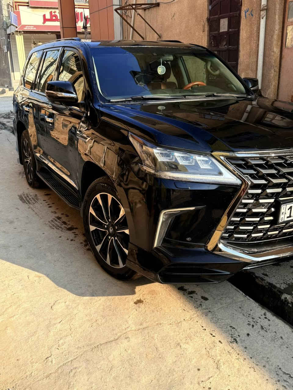 السلام عليكم 
لكزز 2010 محدث 2021
بدون ضربه فقط قطع التحديث للجماليه فول موصفات داخل قرميدي رقم بغداد الدولي مكاني الدوانيه سعر 350 وبيه مجال للاستفسار ***********    اسيا ***********
