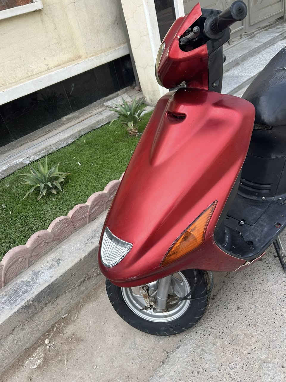 السلام عليكم دراجة فراشة للبيع لون احمر  الدراجة نظيفة كلش سرعتها 140 الدراجة صناعة ياباني الدراجة مكفولة فقط تحتاج باتري تشتغل عل هندر والسلف بس نفس ماذكرت تحتاج باتري المكان بغداد المحمودية السعر 310 وبيها مجال لل استفسار / ***********
