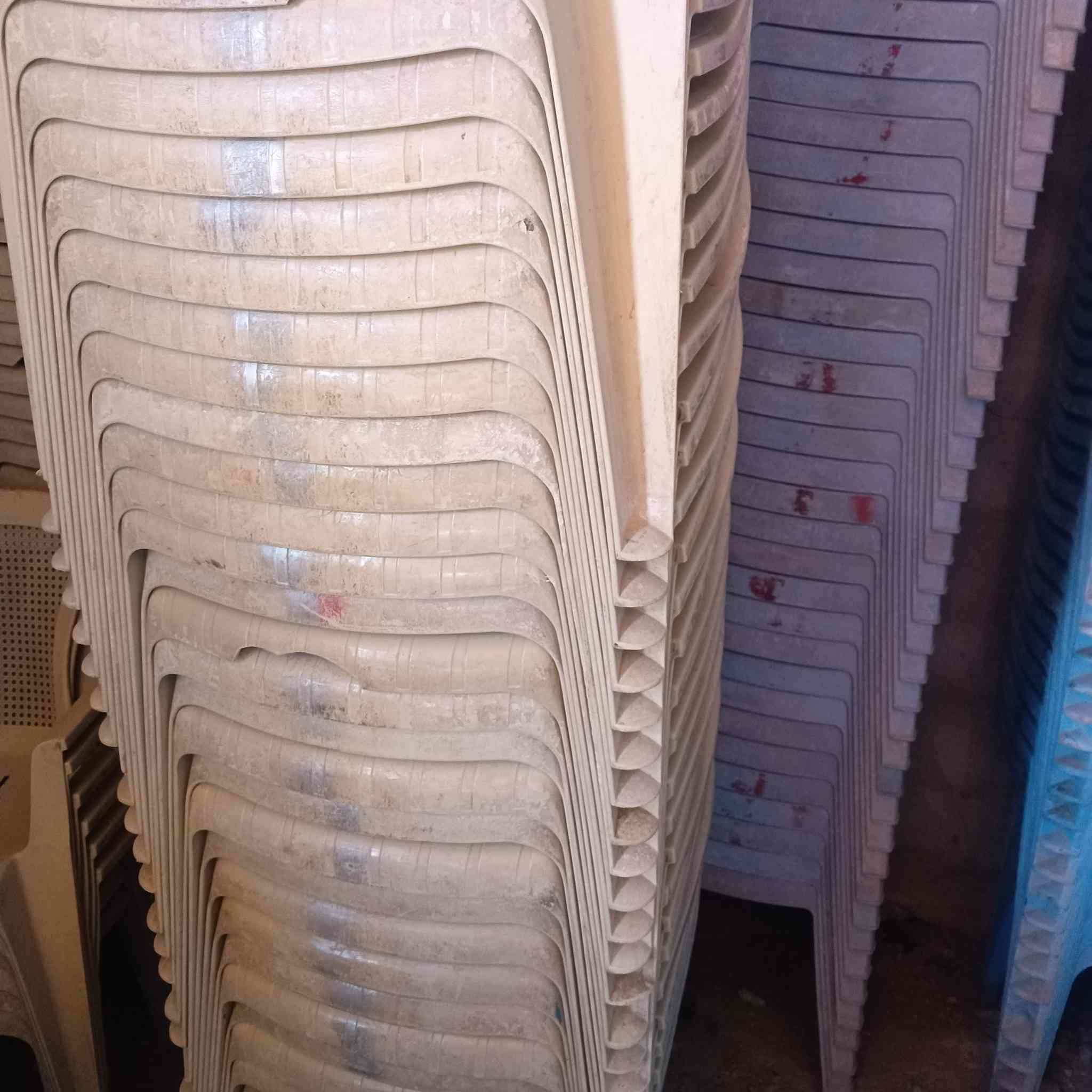 كراسي عدد 200و75ميز
***********
