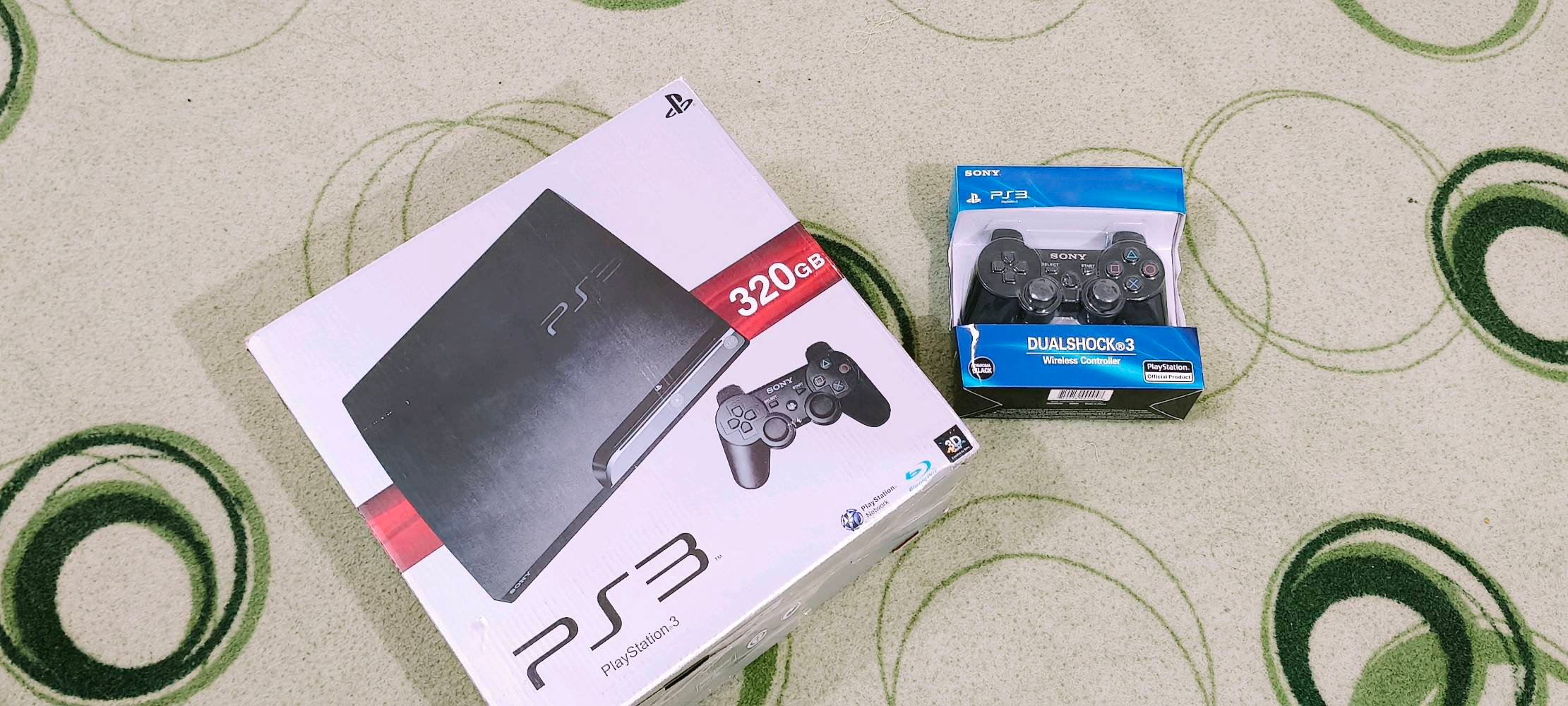 سلام عليكم للبيع بلي 3 سلم او مراوس بxbox 360 البلي كامل ملحقات واير تشغيل و av يشغل بس av يده وحده بي 17 لعبه gta و pes و اله الحرب وغيره ذاكرته 300 وياه كارتونه مكان ناصريه سوق الشيوخ حي العسكري الاستفسار ع رقم ***********