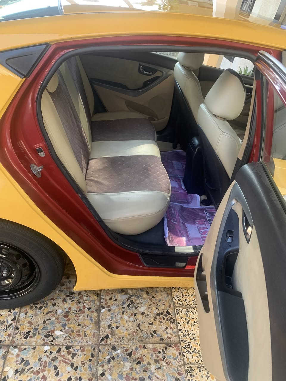 السلام عليكم 
النتره 2013 خليجي فول مواصفات 
محرك ١٨٠٠ 
ماشيه ٢٨٠ الف 
تخم تاير جديد
صدر امامي خلفي جديد 
فول تحكم ستيرن 
مري شفط 
اشاير مري 
فتحه 
داخل صاج 
تبريد ثلج 
هيئه غرامات مصفره خط جوال رقم انكليزي جديد هزه جديده 
ملاحظه بيه طخه جاملغ الخلفي ايمن وجاملغ امام ايسر مبدل 
عنوان بغداد اليوسفيه ناحيه الرشيد 
سعر 108 بيه مجال بسيط 
***********
