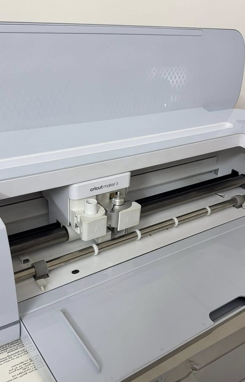 للبيع جهاز كريكت ميكر ٣
‏ Cricut Maker 3 
ضمان الوكاله نظافة ١٠٠٪؜ استعمال قليل جداً 

سعر نهائي ٦٠٠ الف شامل اجور التوصيل لجميع محافظات العراق 
مكاني بغداد الدوره رقم الهاتف واتساب : *********** 

الجهاز غني عن التعريف يقص اكثر من ٣٠٠ خامه مفيد لاصحاب البيجات خصوصاً بيجات الطباعة والتوزيعات
