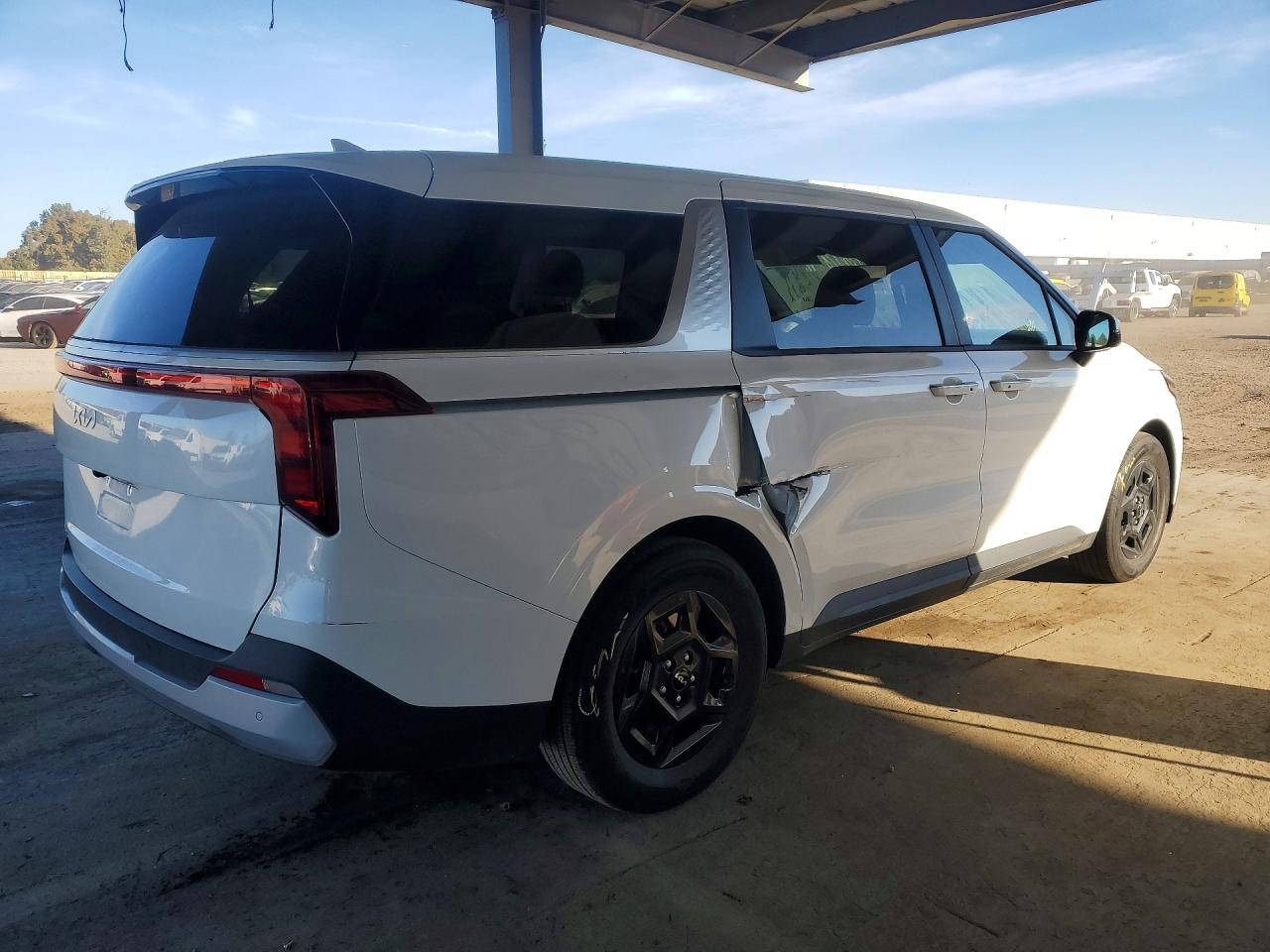 🚘 نوع السيارة :  2025 KIA CARNIVAL LXS

🔍 الفئة :   LXS

❌ الحادث او الضرر : كما موضح بالصور  

🚀 حجم المحرك :  3.5L 6

⚙️ السلندر :  6

🛞 نظام دفع المركبة :  Run and Drive

💰 #السعر : حسب المزايدة  

🗒 تاريخ مزاد السيارة : #  16/3/2026

📍 لحضور المزاد الساعة الرابعة عصراً لدى مكتبنا ‼️  
*****************************************  
*****************************************  

☑️ عنواننا : النجف الاشرف / المناذره / بداية شارع الحيره  
☎️ للاستفسار والاتصال على الارقام التالية ☎️:  
🏦 مكتب ياسر العبايجي للمزادات الامريكية والكندية  
📞 ***********  
📞 ***********  

_______________  

🏦 مكتب ياسر العبايجي للمزادات الامريكية والكندية  
لتجارة جميع انواع السيارات الوارد الامريكي 🇺🇸 والكندي 🇨🇦  

اختصاص مزادات:  
🔹 [Copart](chatgpt://generic-entity?number=0)  
🔹 [IAAI](chatgpt://generic-entity?number=1)  
🔹 [Manheim](chatgpt://generic-entity?number=2)  

_______________  

رمضان شهر الخير… وانتوا الخير كله 🌙  
والرزق يحب الجريء 😉🚗
