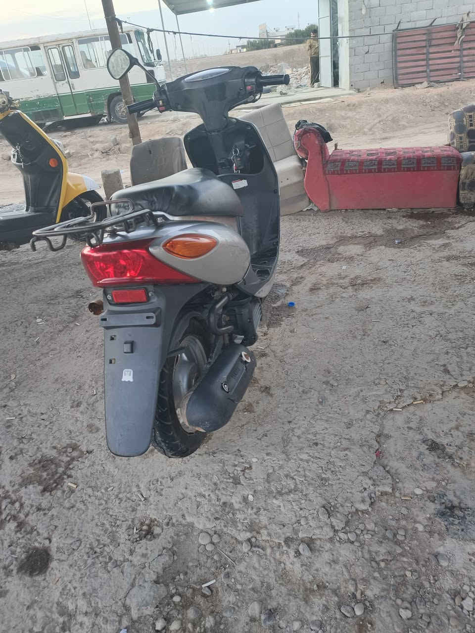 للبيع 300 وبيها مجال مستعجل على بيعتها
***********  بي واتساب
