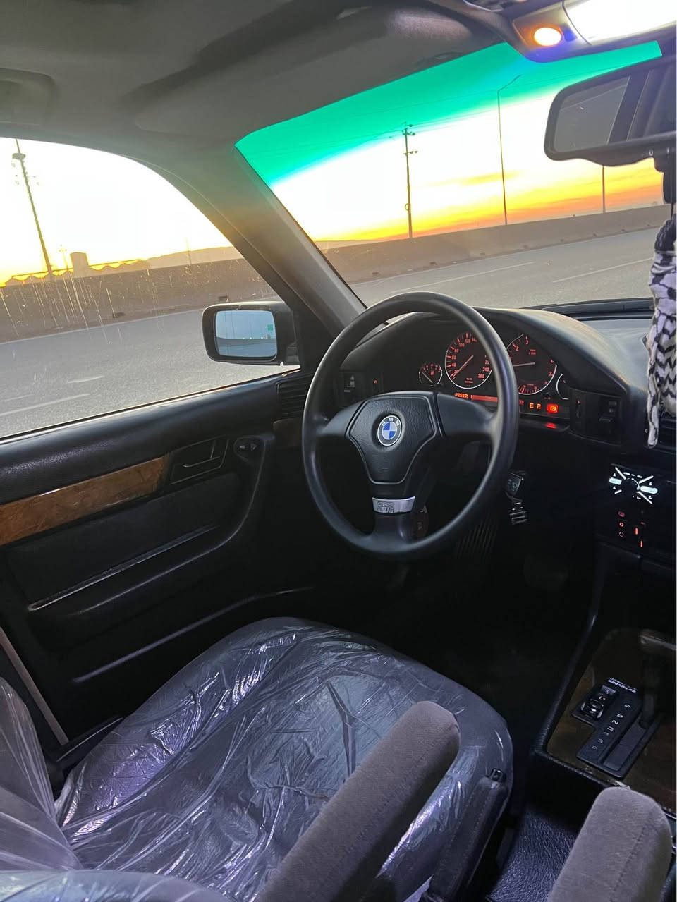 بيئم موديل 93فول به ناخومه فه حس و هه زه نو بي ليدران نيه به لام لو جواني عام سبوغ كراوه نرخ 95كه ميك معامله لوزانياري زياتر تيل بكه *********** دهوك, العراق
