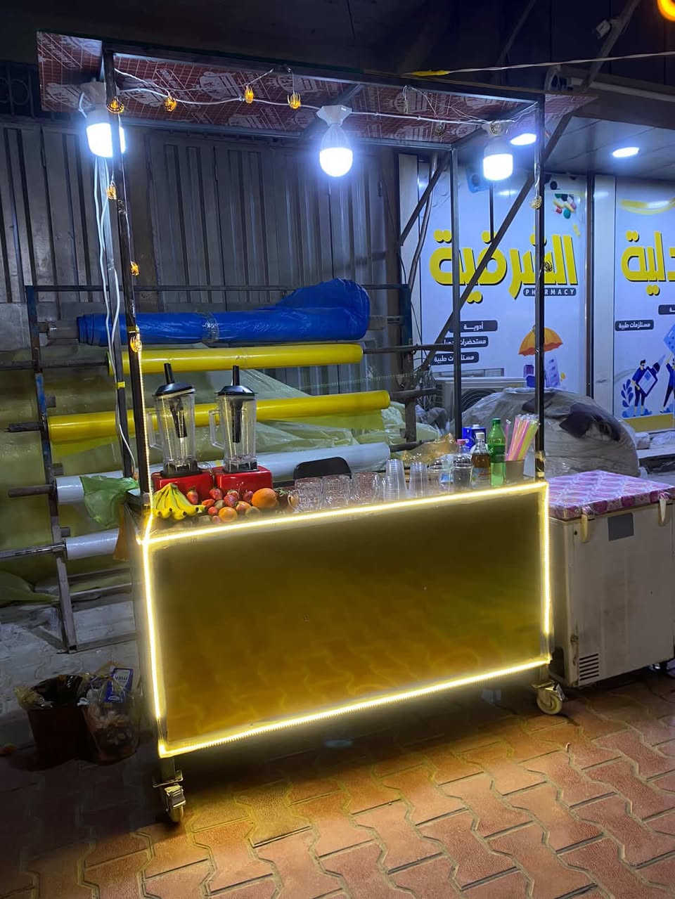 عربانه عصاير للبيع عرض ٦٠ سم وطول ١٦٠ سم سبب البيع راح افتح محل عصاير +جميع ملحقاته للبيع
***********
