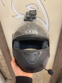 خوذا للبيع جديد يومين مستخدم وعندي جنطه دلفري اسود للبيع هم جديده رقم ...