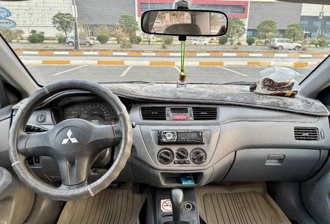 لانسەر مۆدیل ٢٠٠٨ {***********}

١- مەکینە بچوک (١.٣)
٢- گێڕ ئۆتۆماتیک
٣- چوار جام کارەبایی
٤- ئاوێنە کارەبایی

٥- هەززە و سەنەوی تا ٢٠٣٠ تازەیە و بەناوی خۆمەوەیە.
٦- پێشەوە دەعمێکی کردووە و بەدەنەی گۆڕاوە، شانسی نەگرتووە.
٧- پاتری تازەیە.
٨- توندوتۆڵی و تەقە و ڕەقە و غرامە و بەناو کردن و بڕاوە بە شەرت.

٩- سەقفی خاوێنە و بێ کێشەیە.
١٠- زۆر پاکوخاوێنە و ماڵی دۆستە.
١١- حیزام نیە بە حیزام دەیفرۆشم بێ
١٢- ڕۆن و ڕادێتەری تازە گۆڕاوە و هیچ مەسروفێکی تێدا نیە.

١٣- تەبرید سارد و گەرم بە شەرت. رانية, السليمانية
