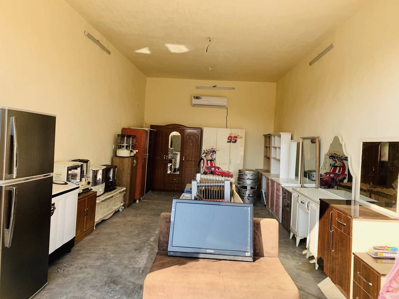 السلام عليكم تم وبفضل الله افتتاح محلات اياد حلاوة في قرية شكرا للأثاث المستعمل للاستفسار الاتصال على الرقم *********** و *********** بي واتساب
