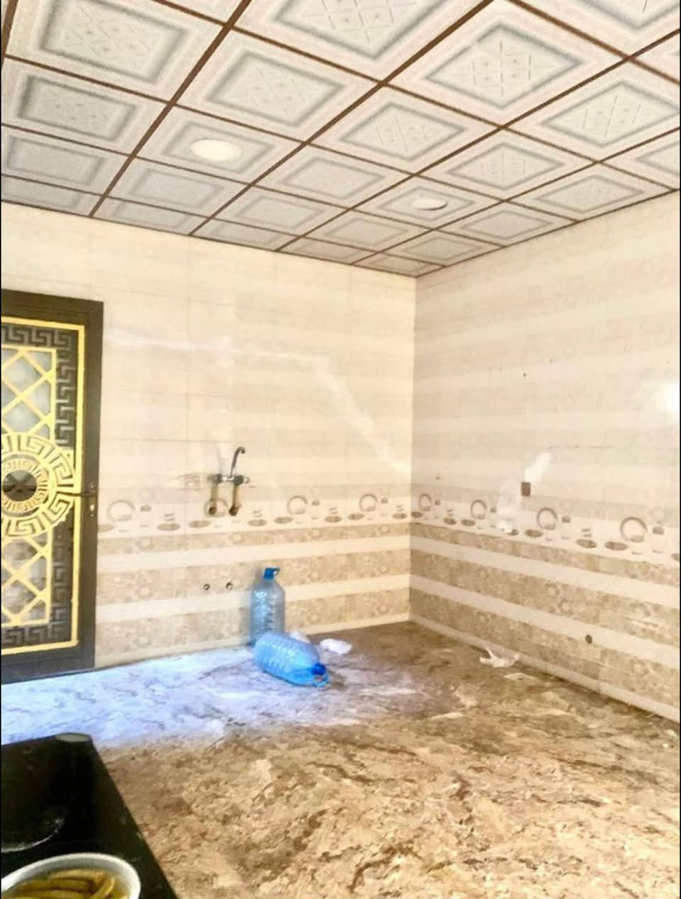 دار للبيع/كركوك/سرچنار/قرب مدرسة سكرمة
                    ((موقع مميز جداً))

المساحة: 196 متر 
الواجهة: 12 متر 

يحتوي على :
(2 غرف نوم+هول+استقبال
+مطبخ حار+مطبخ بارد+كراج سيارة)

لمعرفة السعر والاستفسار الاتصال على الارقام الاتيه:
(***********) اسيا 
‏(***********‏) كورك 
او مراسلتنا على بريد الصفحة

ملاحظة: يمكنكم ارسال الأراضي والبيوت
للأعلان عنها عبر صفحتنا بدون مقابل 
يرجى ارسال:
عنوان المُلك كامل 
بعض الصور للمُلك
سعر المُلك 
عبر الواتساب الخاص بالصفحة (***********)

لزيارة مكتبنا على العنوان الاتي: 
كركوك/سرچنار/فلكة سرچنار

