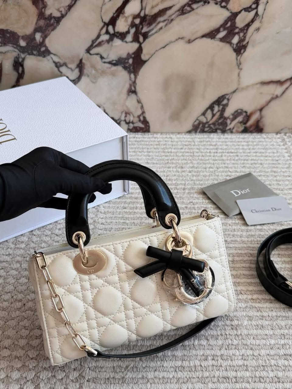 حقائب من المصنع مباشر و بأرخص الاسعار جملة حصرآ   للمزيد من التفاصيل التواصل على ماسنجر


**إذا كنت صاحب هذا الإعلان وتريد حذفه لأي سبب، رجاءا أرسل رسالة إلى الدعم الفني**