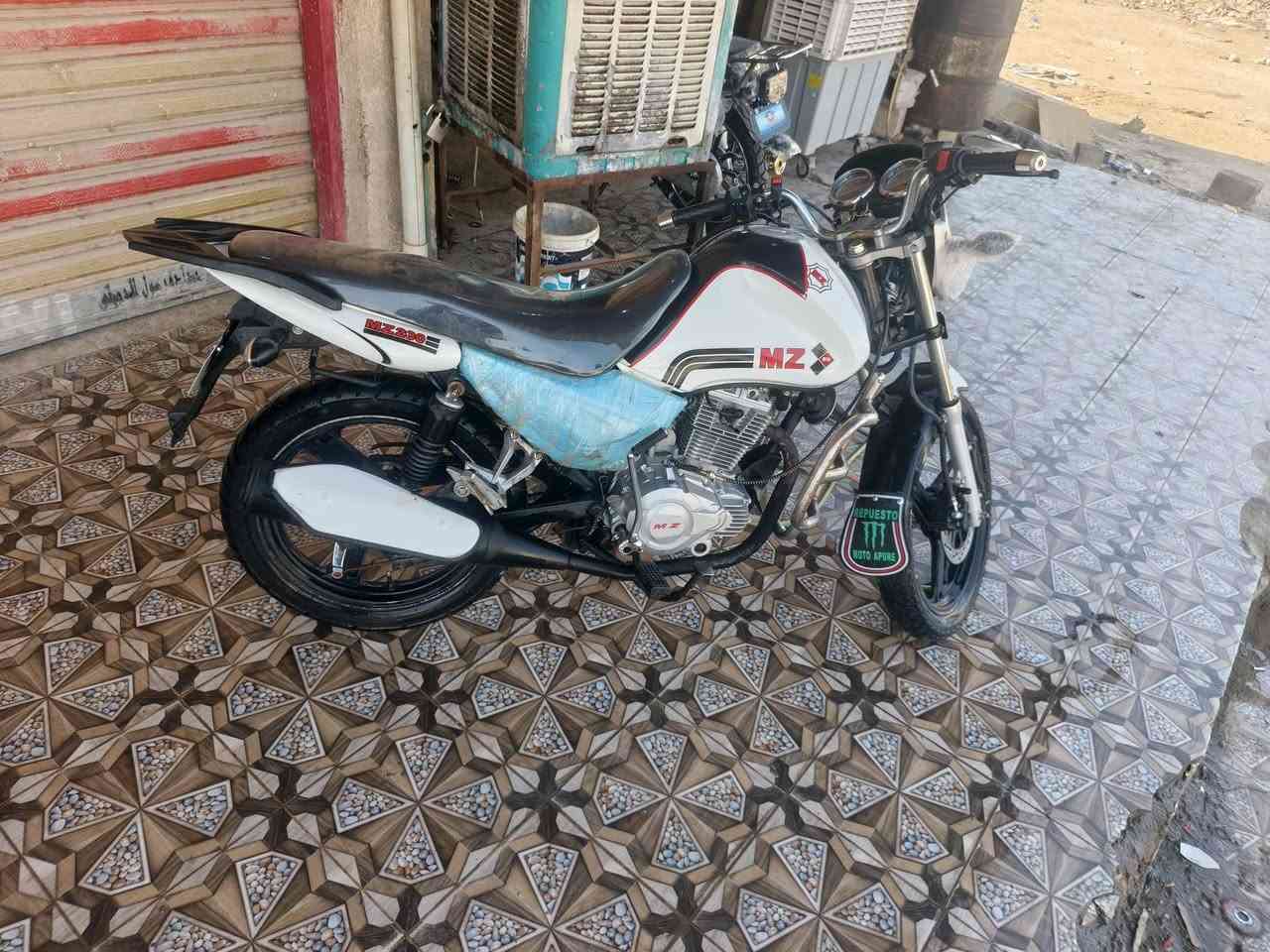 السلام عليكم شباب دراجه امزت موديل 2020 محرك 200 اوراق ما بيها دراجه كهربائيه كلها شغاله نقره سلف السعر 850 وبيها مجال العنوان الدجيل الاتصال على هذا الرقم***********
