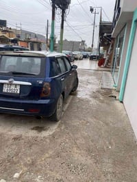 ليڤان 320 موديل 2012  للبيع  كير عادي  بيها بوند وجنطة بخ اثر تقحيل  ب...