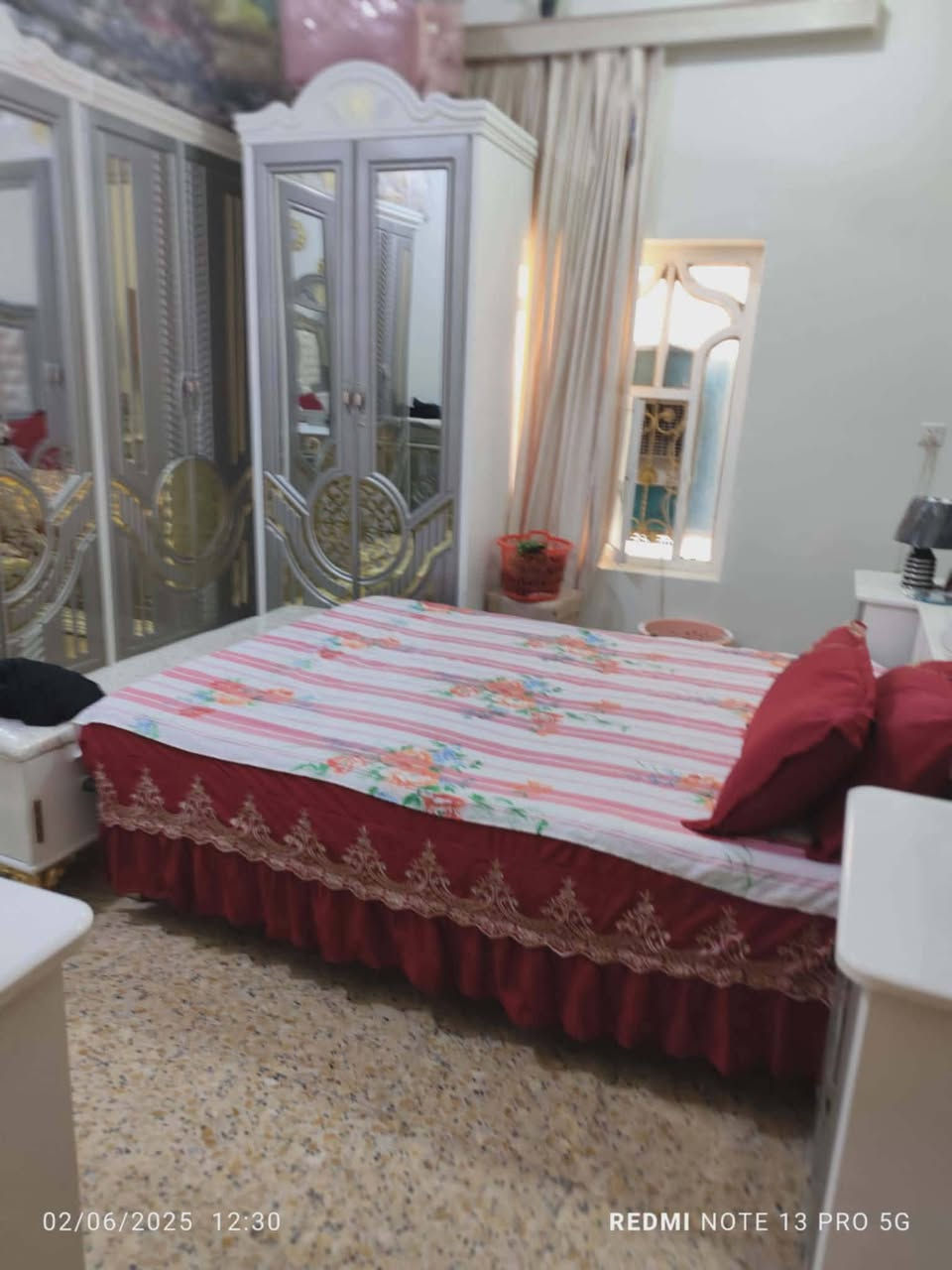 سلام عليكم بيت للبيع المساحه 219 طابقين بناء حديث خمس غرف مي كهرباء مولده ذهبي مستوصف مدارس العنوان حي الاساتذه وراه دائرات الشيوخ السعر خاص الاستفسار ***********

