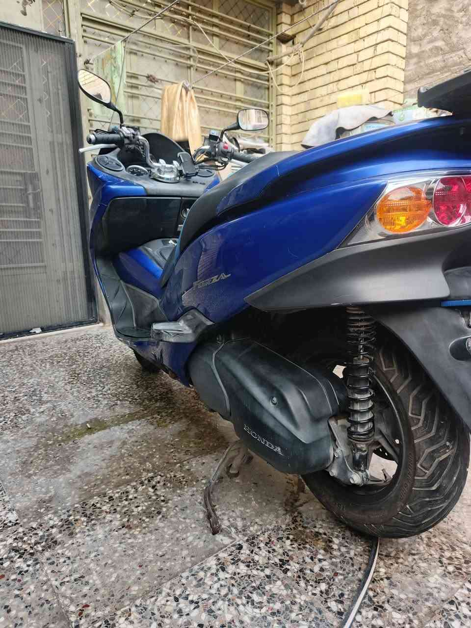 السلام عليكم
دراجه صفر عشره فورصه
للبيع محرك ما مفتوح كفاله عامه
بيها دعمه بالدبلات خفيفه
دراجه ما مرقمه رايدها 13 ورقه وبيها مجان
عنواني بغداد  ***********
