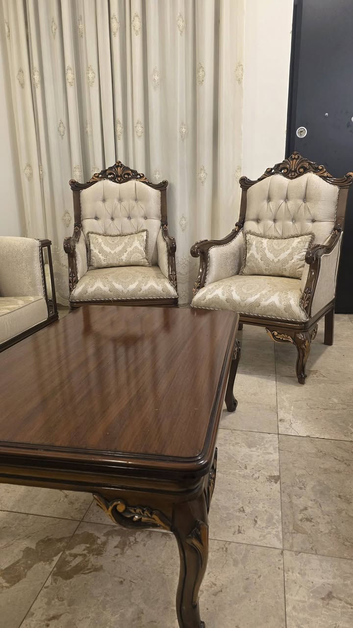 تخم تركي ملكي زان اخو الجديد ١٠ مقعد وطبله وسط مليون ونص قفله قفل 🔐 
***********
