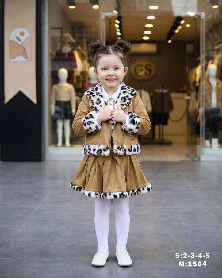 *موسم شتاء 2026*
🔥🔥🔥🔥🔥🔥🔥🔥
*مستمرررين معكن بالتريندات وبأحلى موديلات العيد*  👌😍

*طقم بناتي 3 قطع* 😍😍
*تنورة وجاكيت وقميص  قماش شاموا  مع فرو تايغكر اجنبي قماش القميص لنن قطن مكفوول*💯💯

*الالوان بالصور مطابقة للواقع* 💯
*الألوان بني شوكو اسود*
*القياسات*
*2/3/4/5سنة*

 💸 *السعر علق بتم يصل 👈 خاص 
*ملاحظة موديلين يلي بصورة


**إذا كنت صاحب هذا الإعلان وتريد حذفه لأي سبب، رجاءا أرسل رسالة إلى الدعم الفني**