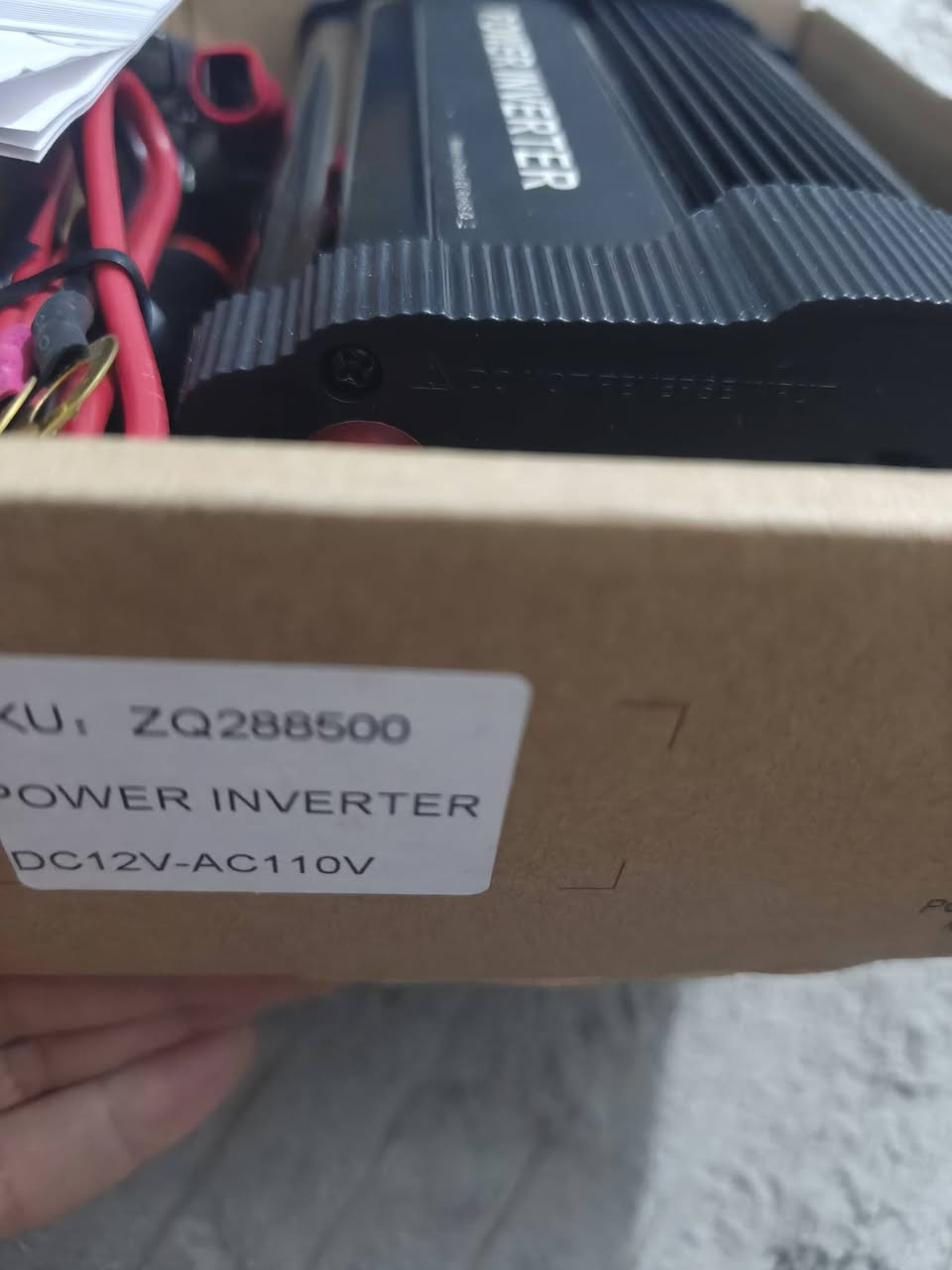 هذا الجهاز هو عاكس طاقة (Power Inverter) يُستخدم لتحويل التيار المباشر (DC) من البطاريات إلى تيار متردد (AC) للأجهزة المنزلية.تشير النتائج إلى أن هذا الطراز قد يكون متاحاً بقدرات مختلفة، مثل 500 واط أو 1500 واط.يتضمن الجهاز عادةً كابلات حمراء وسوداء للتوصيل المباشر ببطارية السيارة أو أي مصدر طاقة 12 فولت.يستخدم هذا النوع من العواكس لتشغيل الإضاءة، الشاشات، المراوح، وشحن الهواتف.

٢٠  واصل


**إذا كنت صاحب هذا الإعلان وتريد حذفه لأي سبب، رجاءا أرسل رسالة إلى الدعم الفني**
