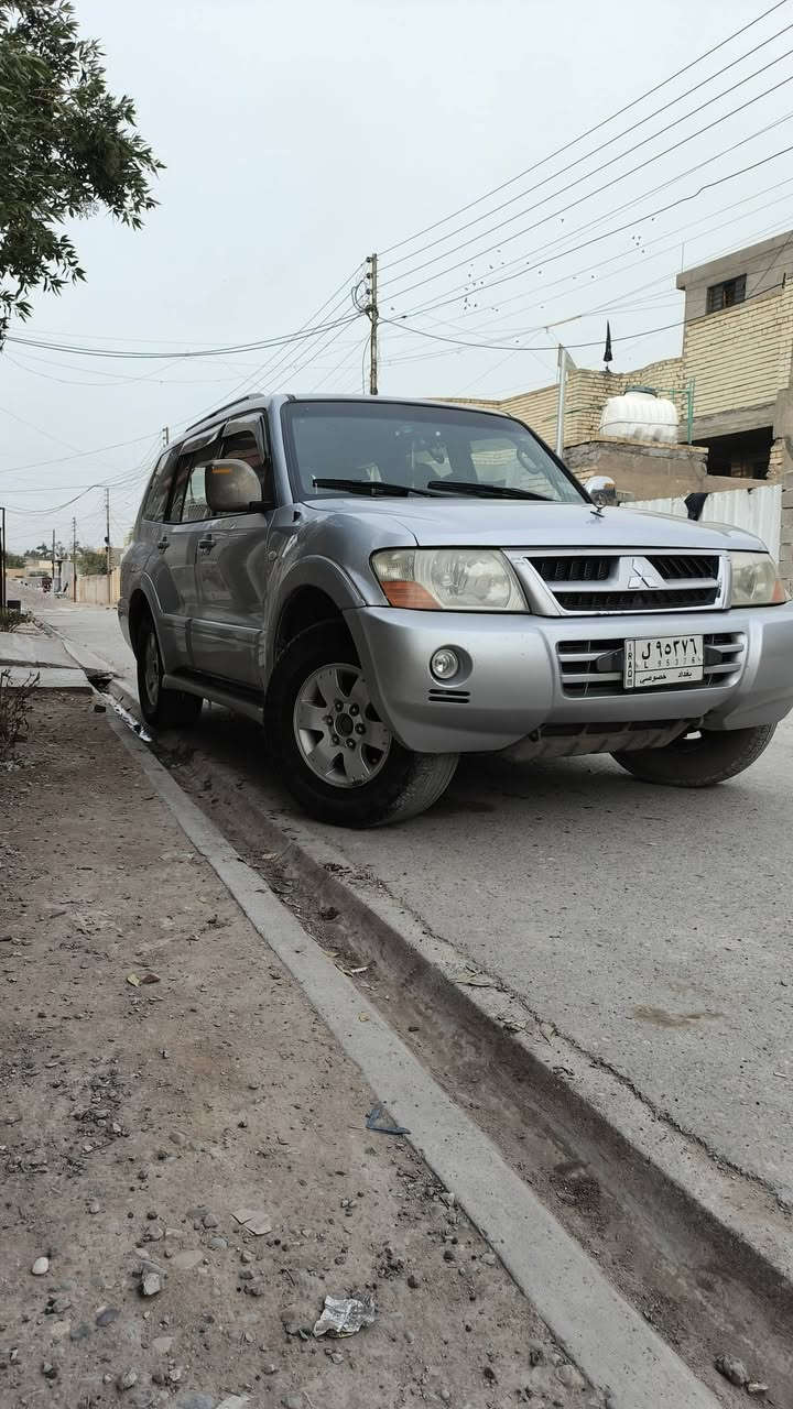 السلام عليكم سيارة باجيرو 2007 كفالة عامة من ضربة ومن كلشي السيارة جاهزة و خير من اللة بيع أو مراوس ب أوبامة أو جارجر حسب القناعة السيارة فور ويل جرس المية وعشرين شغال
تخم تأير تبريد تلاث قطع  جديد السيارة بلادية السعر (٩٠)وبيه مجال الرقم *********** بي واتساب
