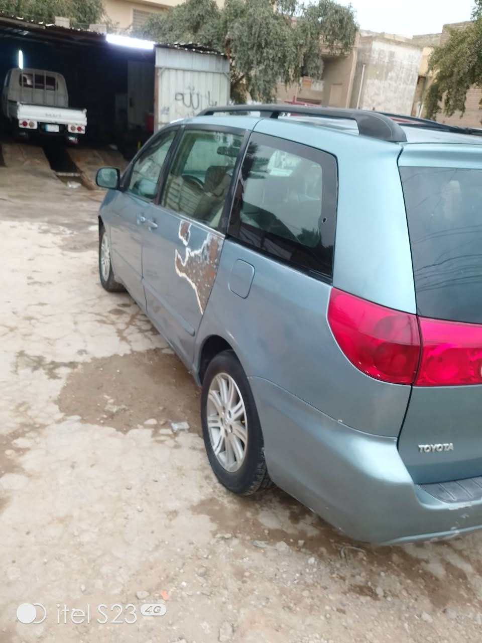 سلام عليكم سياره تيوته سينا موديل 2007 رقم بغداد صدامي تحويل مباشر كير ومكينه حلوات تبريد بس غاز تبريد 3قطع مكينه سته سلندر سياره مابيهه قطعه مبدله كله ليبل واحد ريد بيعه شراي يقيمه ويخذه بمايرضي الله وحياتي لكم *********** مكاني بغداد
