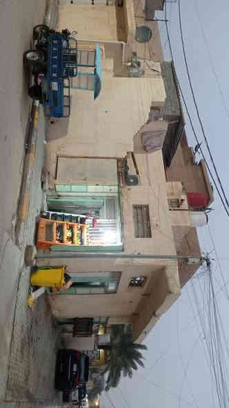 بيت للبيع في داموك الحقوقيين ركن على شارع 10 وفرع 6 يحتوي على مشتملين ومحل  مساحته 208 نزال 16واجهيه 13ونص  للاستفسار ***********
