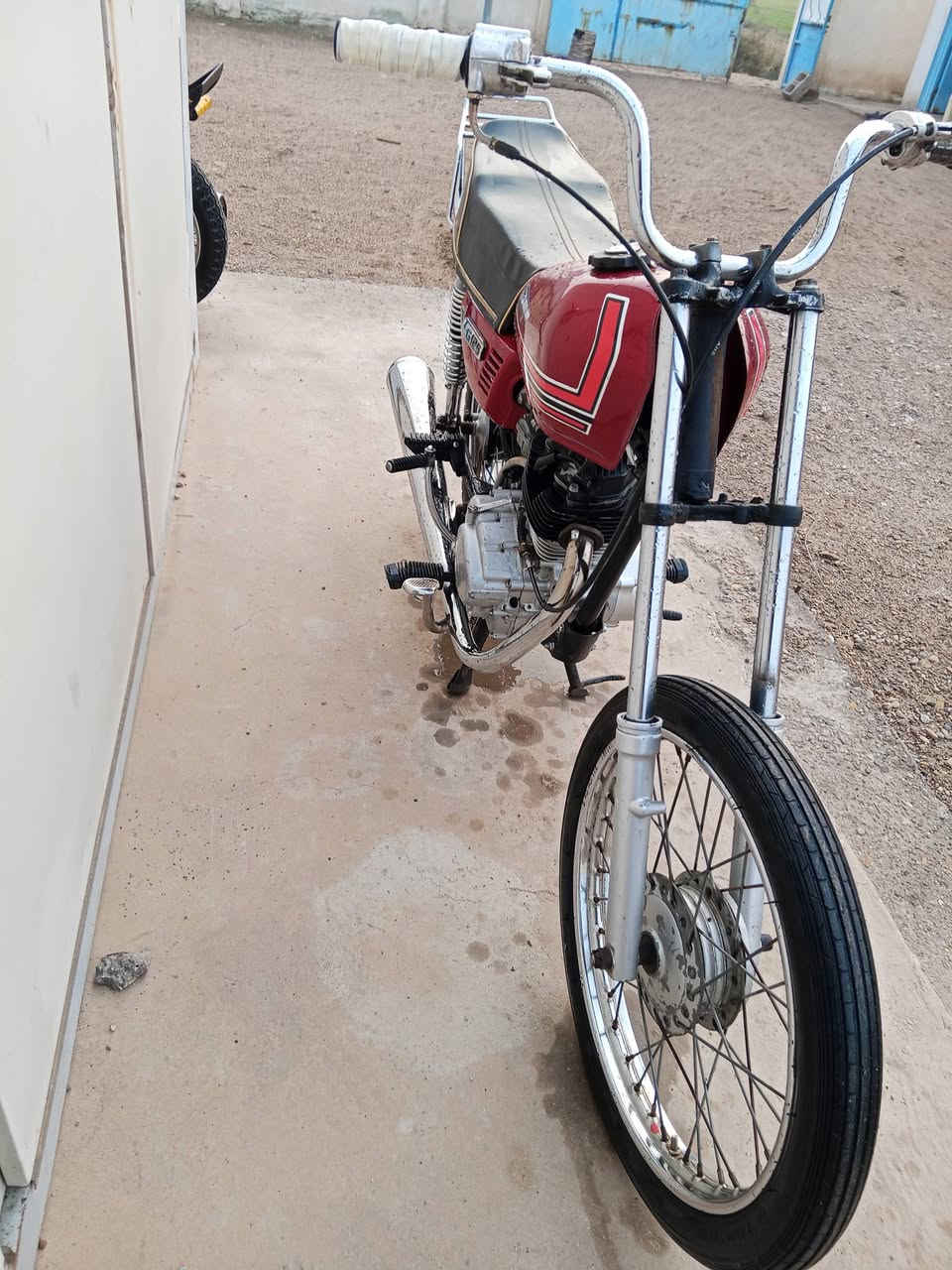 السلام عليكم دراجه للبيع اوراق بس اوراقها بيهن نقص مكينه لا تبخر ولا تنقص السعر 450 وبيها مجال قليل حك لجيه المكان ميسان صدر المجر الشراي يتفضل خاص او يتصل ***********
