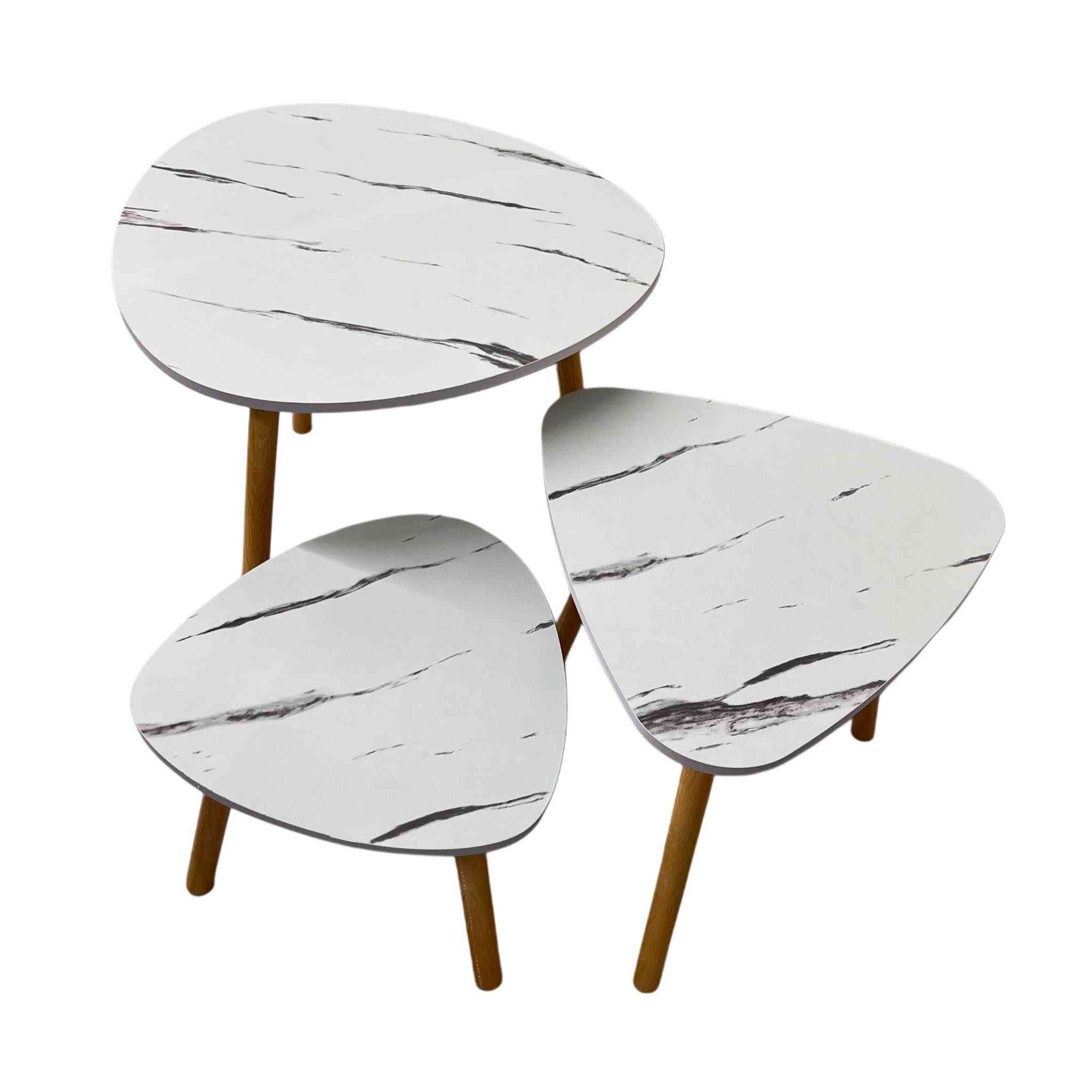 - طقم طاولات مودرن عدد3 بتصميم رخامي أنيق وأرجل خشبية

. تصميم عصري وجذاب: هذا الطقم المكون من ثلاث طاولات يتميز بتصميم مودرن يضيف لمسة جمالية راقية على أي غرفة معيشة أو صالة استقبال.

. سطح رخامي ناعم: تتميز الأسطح بنمط رخامي أبيض مع عروق سوداء أنيقة، مما يمنحها مظهرًا فاخرًا وعصريًا.

. أرجل خشبية ثابتة ومتينة: الأرجل مصنوعة من الخشب الصلب باللون الطبيعي، مما يوفر ثباتًا جيدًا وقدرة تحمل قوية، ويتناغم بشكل جميل مع السطح الأبيض.

. مرونة الاستخدام: يمكن استخدام الطاولات معًا كطقم واحد أنيق ومتدرج في الارتفاع، أو بشكل منفصل كطاولات جانبية أو طاولات خدمة متعددة الأغراض.

الابعاد: الطاولة الكبيرة 51*60 سم
           الطاولة الوسطى 41*45 سم
           الطاولة الصغيرة 31*40 سم حلة, بابل


**إذا كنت صاحب هذا الإعلان وتريد حذفه لأي سبب، رجاءا أرسل رسالة إلى الدعم الفني**