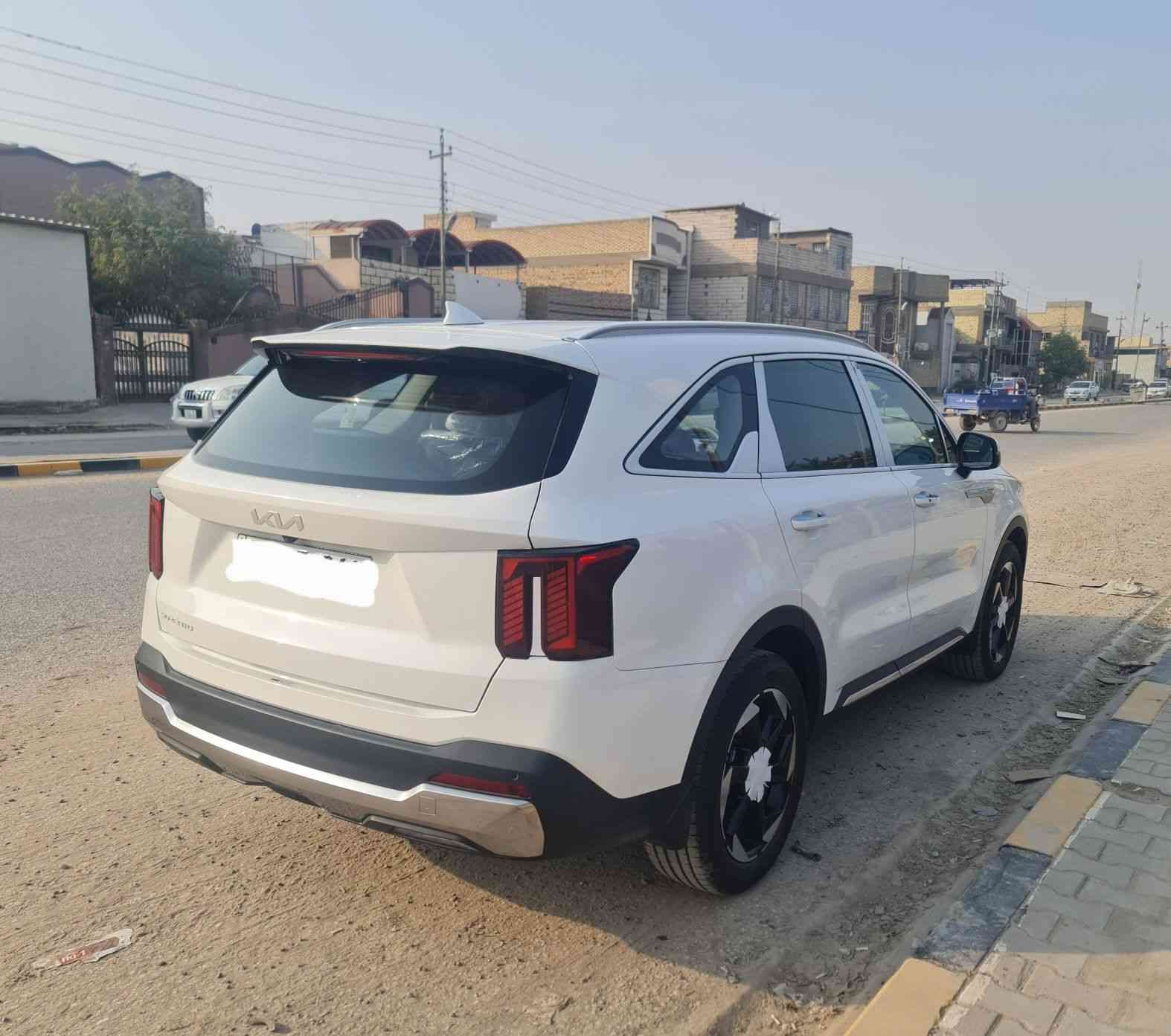 السلام عليكم ورحمة الله وبركاته 
سورنتو 2024 خليجي رقم بغداد باسمي 
ماشية 9 الف على وضع الشركة
مواصفات 
6 سلندر 
حساسات أمامي خلفي 
جنطة كهرباء
كشنات كهرباء 
بصمة ابواب 
مري قابله للطي
بك لايت LED 
تبريد 3 قطع 
7راكب 
4انضمة قيادة 
تحديد مسار 
بصمة تشغيل عن بعد 
انارة محيطية ليزرية في الداخل متغيرة حسب رغبة 
بردات خلفية 
شاشة ابل كار بلي 
نفيكيشن نضام خرائط وتحديد موقع 
لايت زينون عالي ناصي 
وبعد بيهه مواصفات هواي
السعر/ 320 ورقة 
***********
مكان السيارة نجف الاشرف
