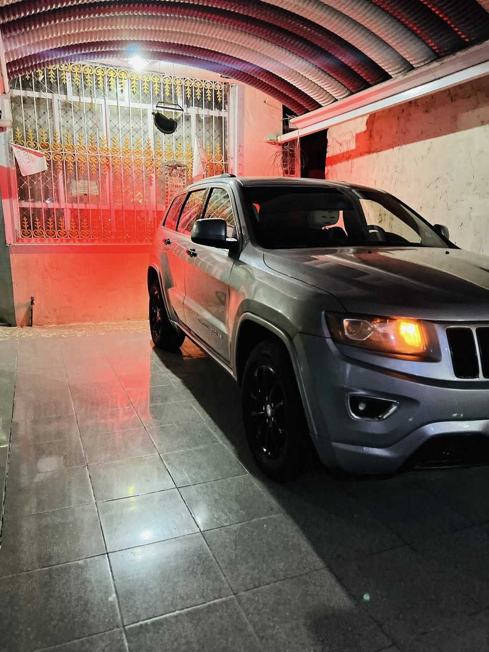 سلام عليكم عندي جيب البيع موديل 2016 امريكي حادثه بس جاملغ وبنيد كلير سعره 180وبيه مجال للشراي مكان السياره حله حي نادر  رقم ***********
