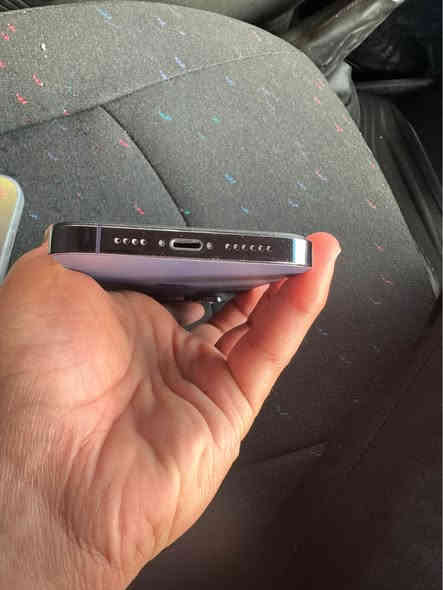 السلام عليكم 
للبيع ايفون 14برو ماكس
ذاكره 256 
دبل سيمكارت ZA
بطاريه 86 بلادي شرط 
الجهاز فول نضافه ومابي اي عيب كلشي شرط
فقط مبدل شاشه GX فول مرتبه وحلوه ومابي اي عيب فيس ايدي كامل كلشي شغال
وبشرط شخط مابي ونضيف ومرتب 
السعر 650 وبي مجال قليل 
موجود خاص وهذ رقمي *********** كركوك
