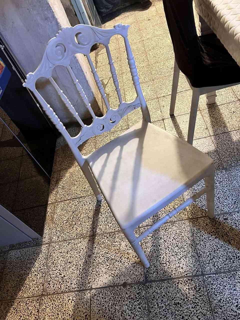 ميز طعام مع ٤كراسي عضم عاج الميز بي حرق بسيط سعره ٢٠٠ 
الرجلين براغي اصلية 
موجود بالدورة شارع 60
 الغسالة، 15 200
فاترينة نظيفة 125
مبردة استعمال موسم 200 
الشراء خاص


**إذا كنت صاحب هذا الإعلان وتريد حذفه لأي سبب، رجاءا أرسل رسالة إلى الدعم الفني**