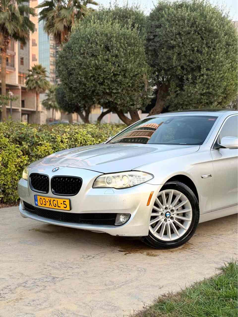 ام موديل 2012 مواصفات امريكي رقم اوروبي تازه داخيل بوه هيچي نيه ده عامي بو دعامي حجم 535i شه ش پستون فول فول مواصفات بس 5 په رده نيه سعري 120$ كه ميك معامله ژ.م*********** أربيل, العراق
